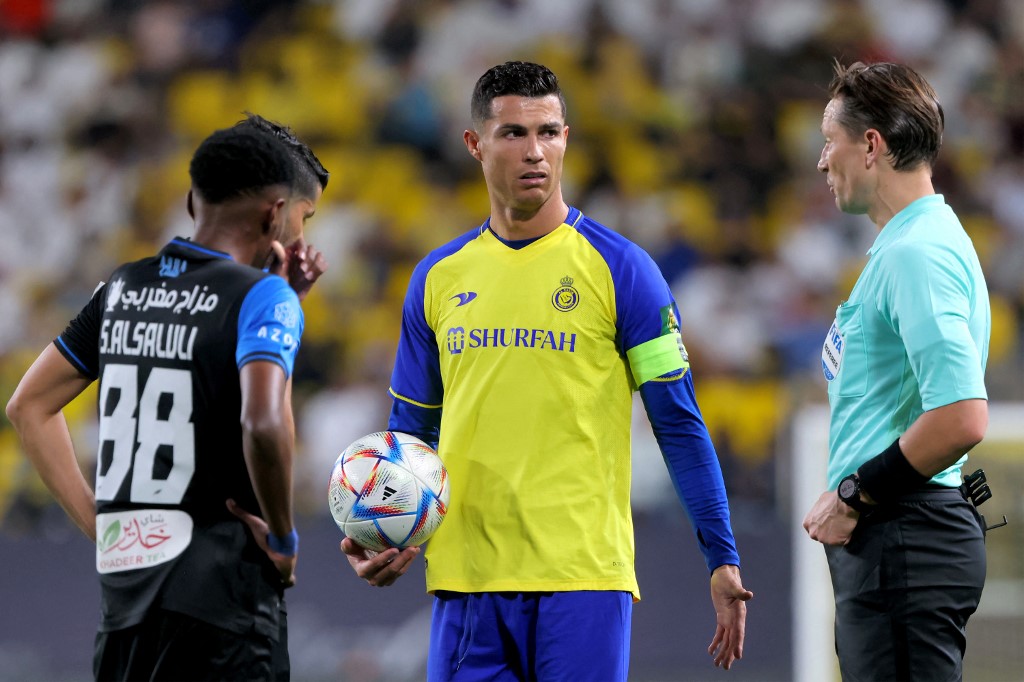 La traición del hijo de Cristiano Ronaldo: la camiseta que lució en medio de los rumores de Messi y Barcelona (VIDEO)