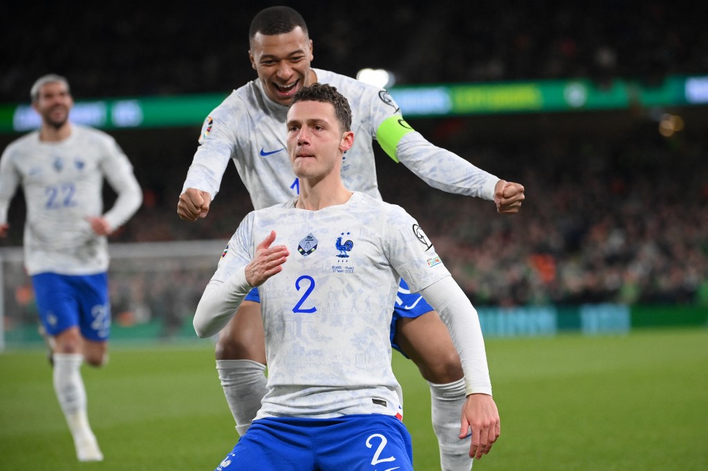 Un golazo de Pavard desatascó a Francia ante Irlanda