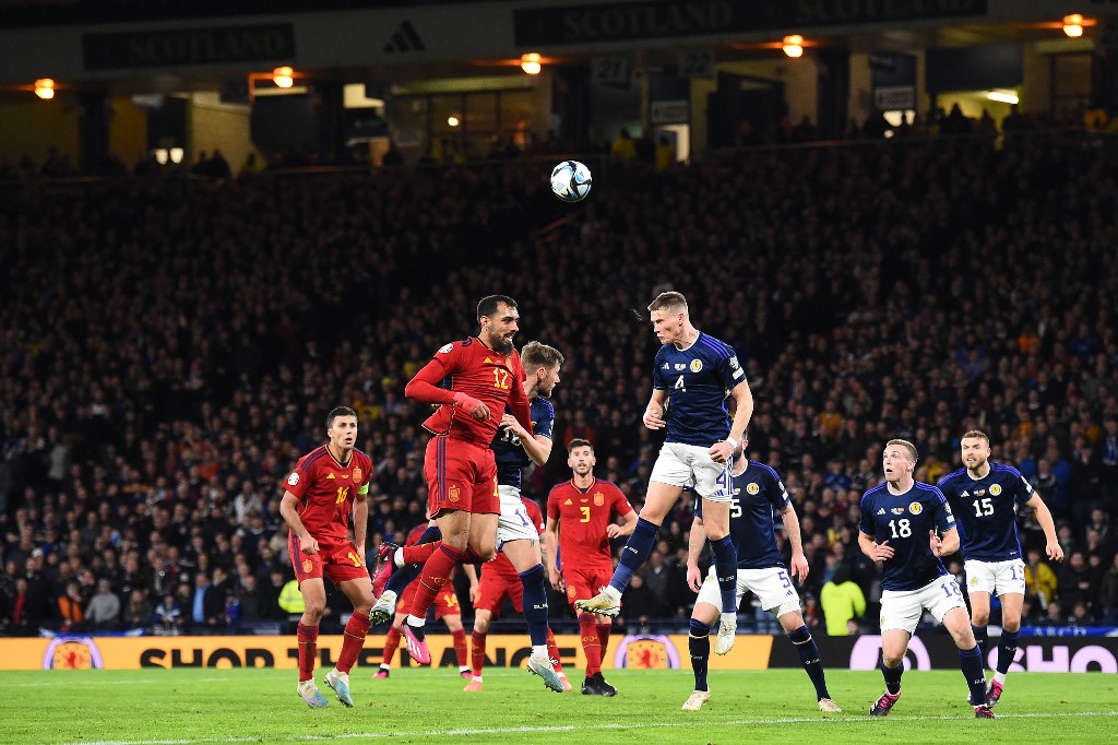 El escocés McTominay castigó dos veces a una España endeble