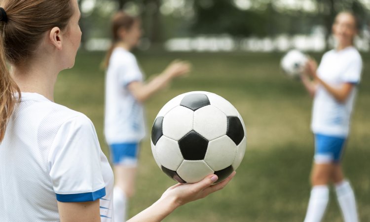 Los duros relatos de mujeres abusadas por el entrenador de un equipo femenino de fútbol colombiano