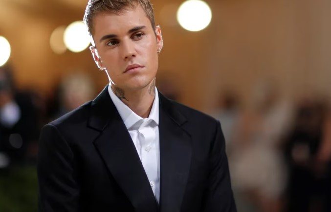 Condenan a hombre que estafó casi tres millones de dólares haciéndose pasar por Justin Bieber y otros
