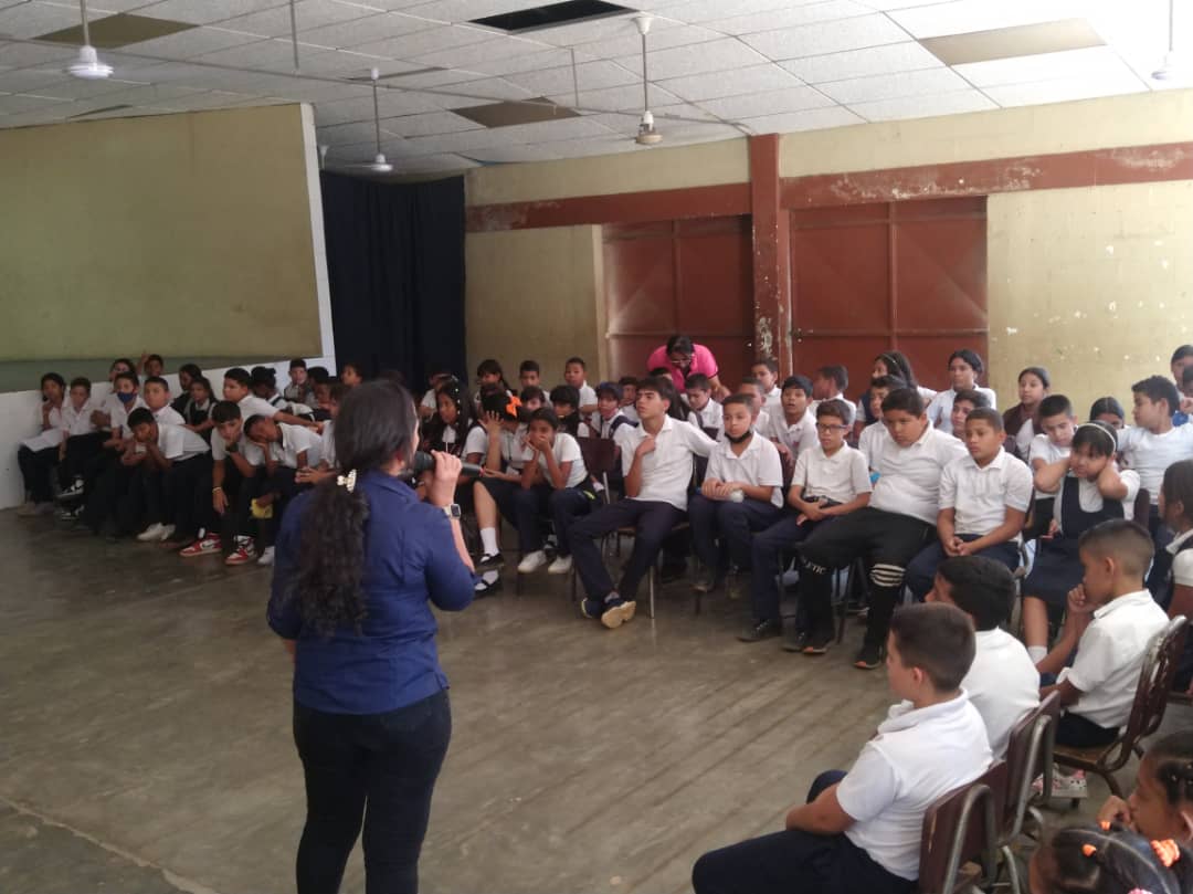 Imparten charlas educativas para prevenir el acoso escolar en Zulia