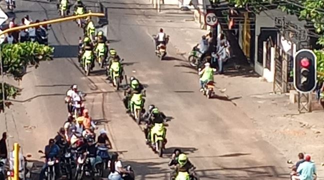 Toque de queda y movilización militar en Antioquia paralizada por mineros ilegales