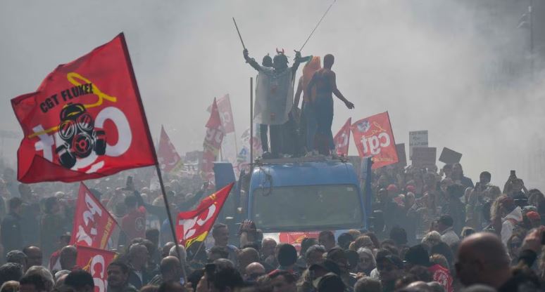 Al menos 80 detenidos y 123 policías heridos en jornada de protestas en Francia