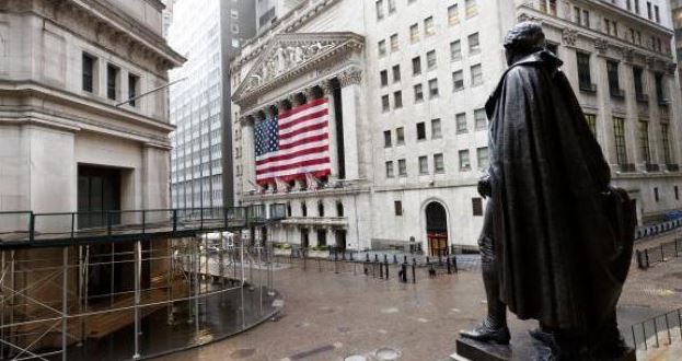 Wall Street termina al alza un día después de la subida de tasas de la Fed