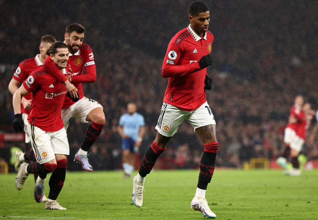 Manchester United volvió a ganar en Premier League mes y medio después