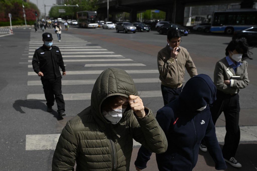 Fuertes tormentas de arena vuelven a azotar Pekín y el norte de China (Videos)