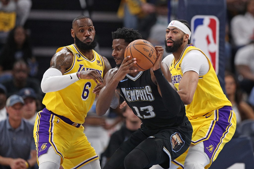 Sin su estrella Morant, Grizzlies superaron a los Lakers para empatar la serie