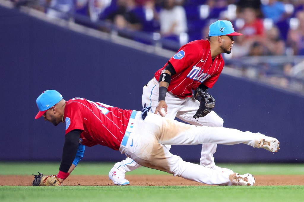 Luis Arráez se lució con jugada defensiva ante los Cardenales (Video)