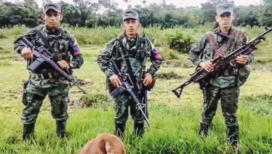 La aterradora historia de una joven que vio cómo disidencias de las Farc mataron en su propia casa a su papá y hermano