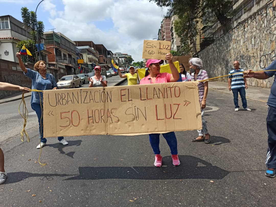 ¿Y Corpoelec? Vecinos protestaron porque tienen más de 50 horas sin luz en El Llanito #19Abr