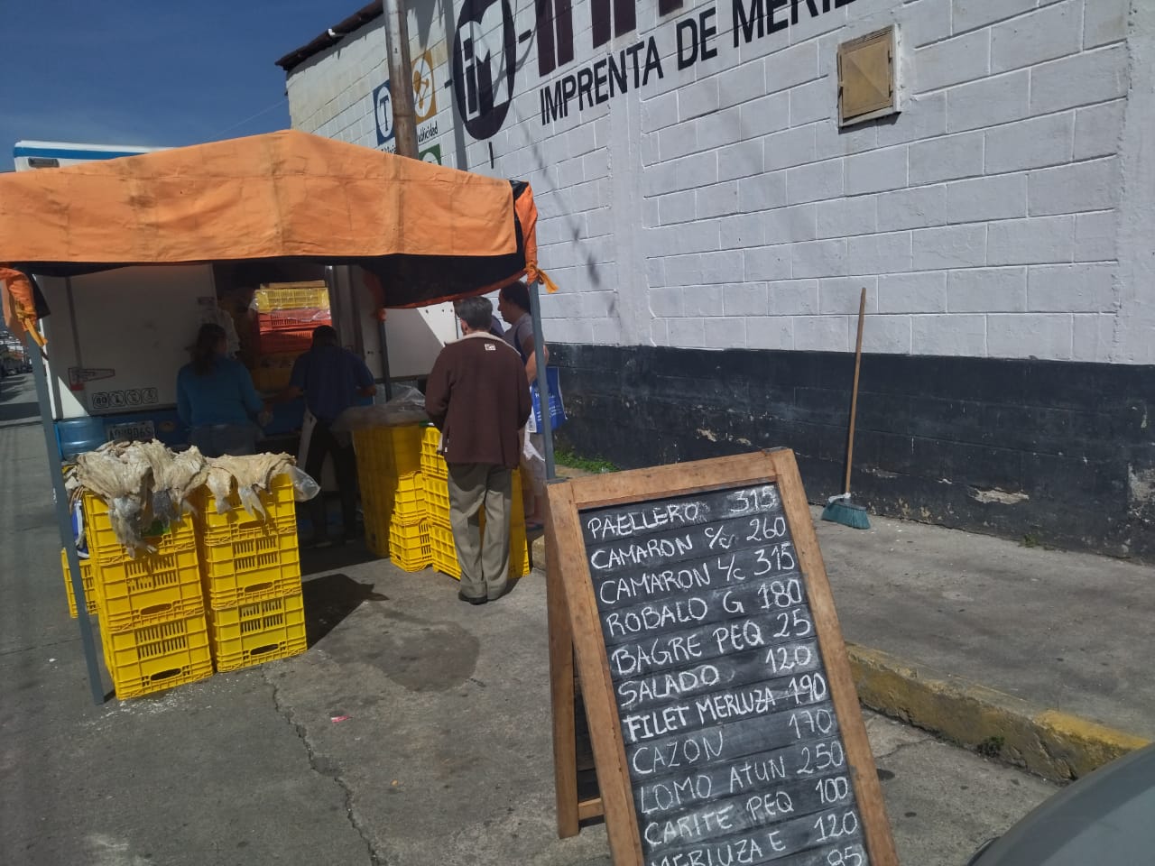 Comer pescado en Semana Santa, un lujo que pocos merideños se pueden dar