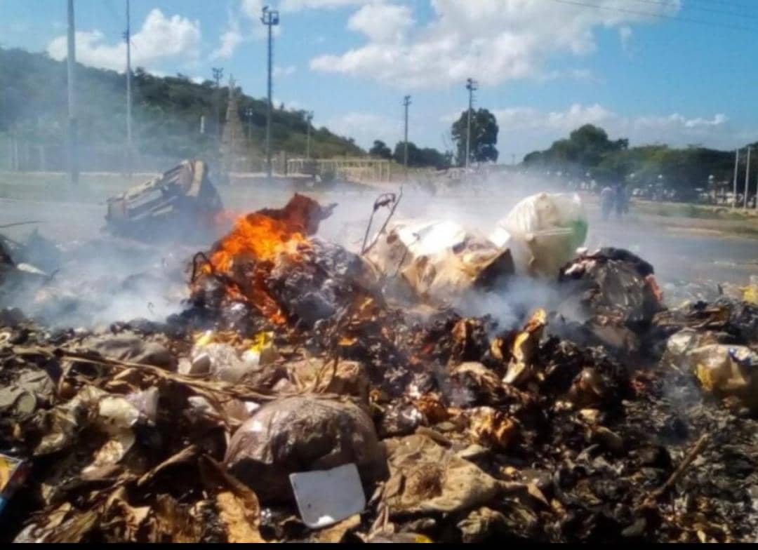 Improvisan vertederos y le echan candela: Así resuelven al oeste de Maturín las fallas en la recolección de basura