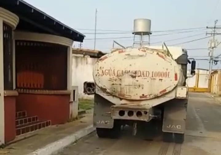 Solo a los “enchufados” les surten agua en Ciudad Varyná de Barinas, donde la bomba se quemó hace 10 días