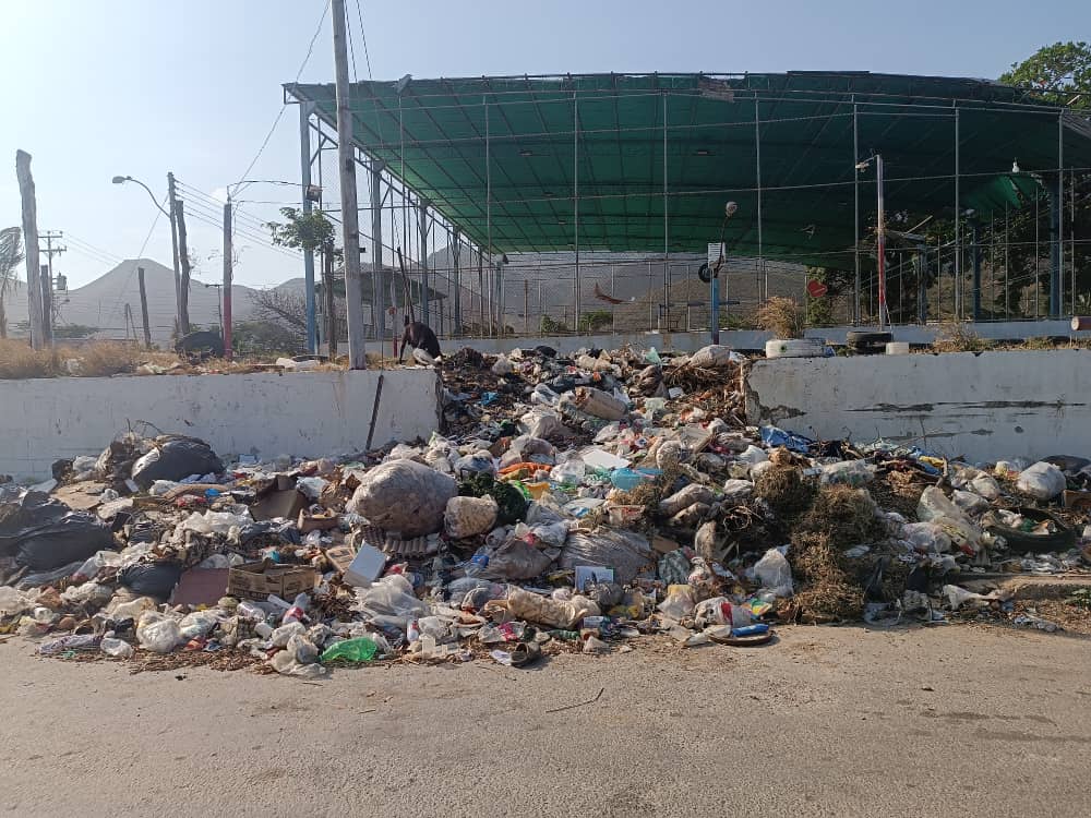 Basurero improvisado amenaza salud de vecinos de la urbanización Pedro Luis Briceño en Margarita