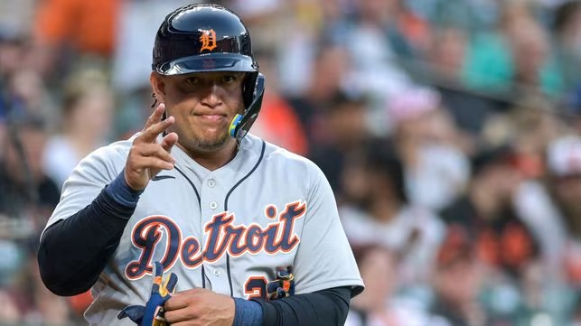 Miguel Cabrera sigue recibiendo emotivos reconocimientos en su última temporada en Grandes Ligas