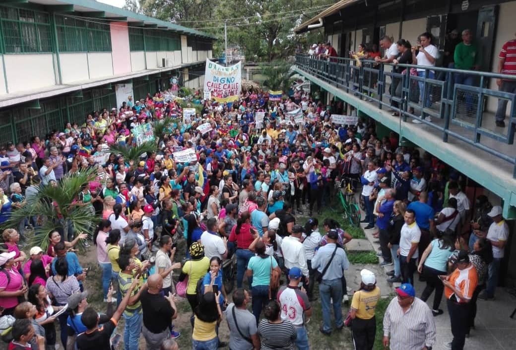 La marcha de los “zapatos rotos” llegó a la Zona Educativa de Barinas