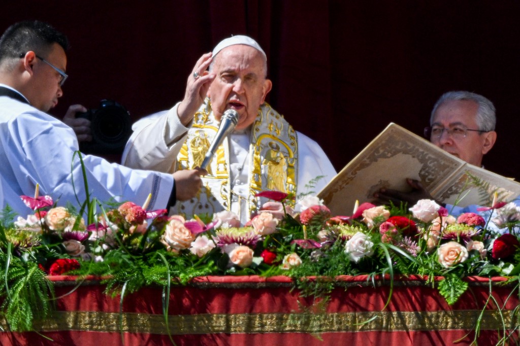 El Vaticano autorizó la bendición a parejas del mismo sexo, sin considerarlas matrimonio