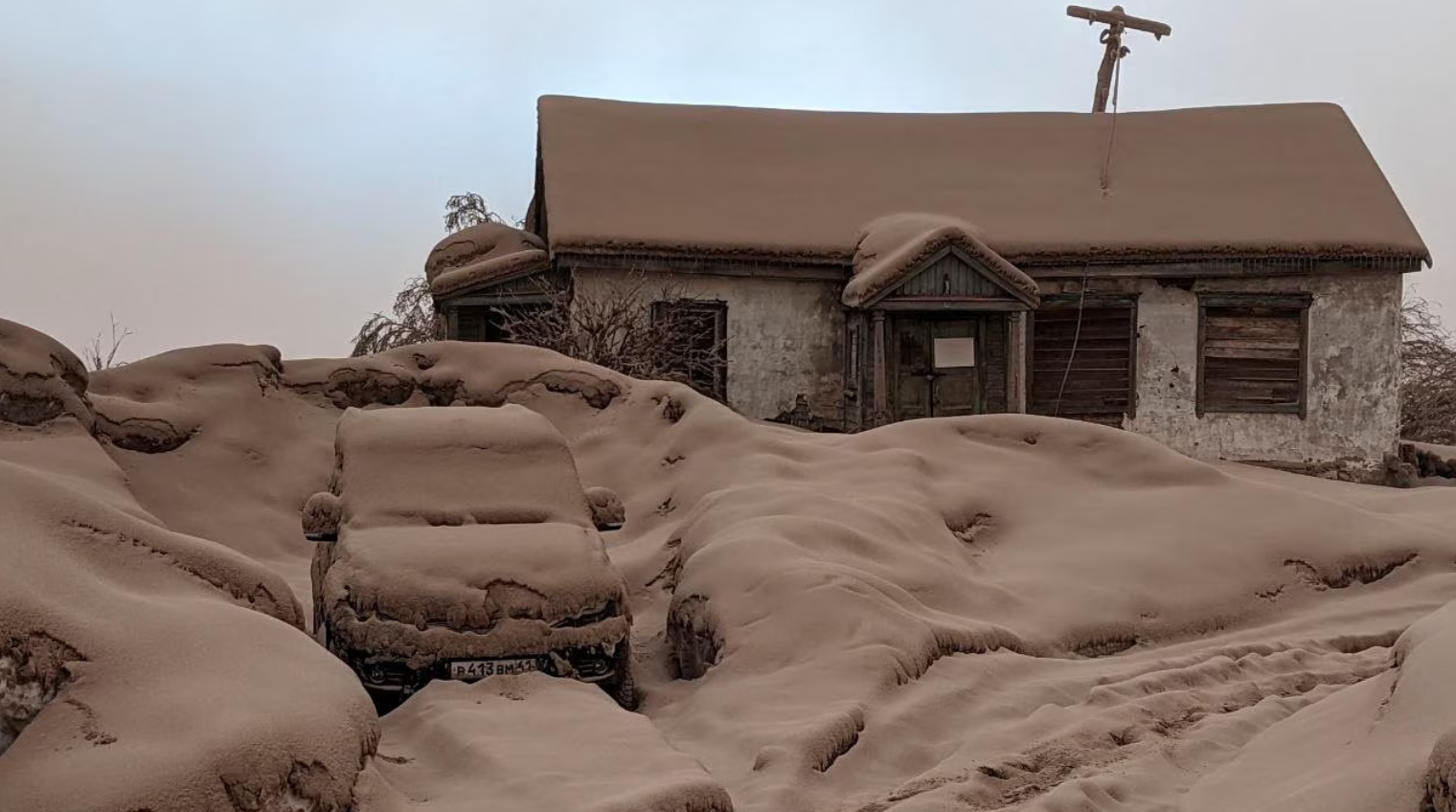 IMPACTANTES IMÁGENES de la erupción del volcán Shiveluch en Rusia: la lluvia de cenizas más fuerte en 60 años