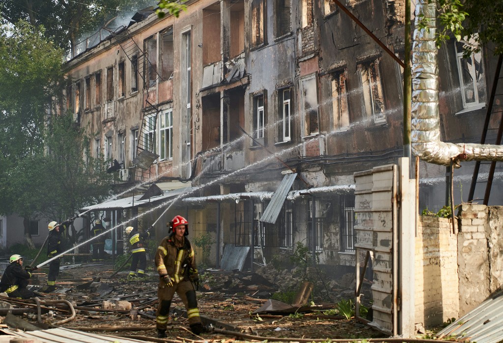 Dormir en el vestidor: los habitantes de Kiev se adaptan a bombardeos nocturnos rusos