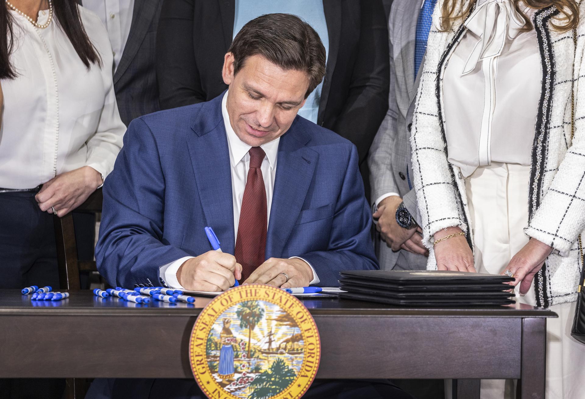 DeSantis firmó una ley que afecta a los conductores de Florida
