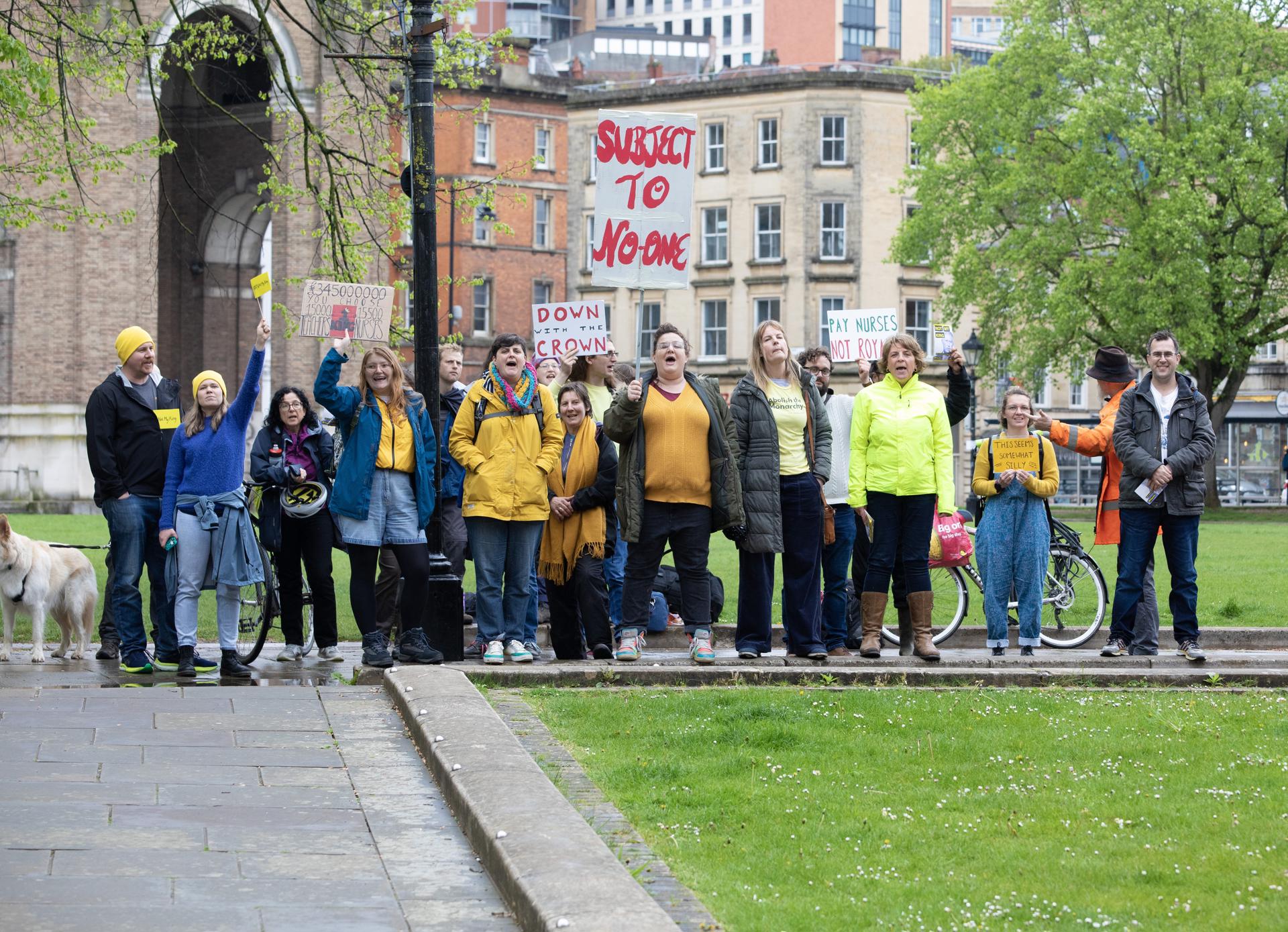 “¡Abajo la corona!”, gritan los manifestantes antimonárquicos en Londres