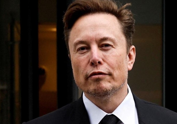 Musk dio pocos datos de su IA, pero dijo que no será entrenada para ser políticamente correcta