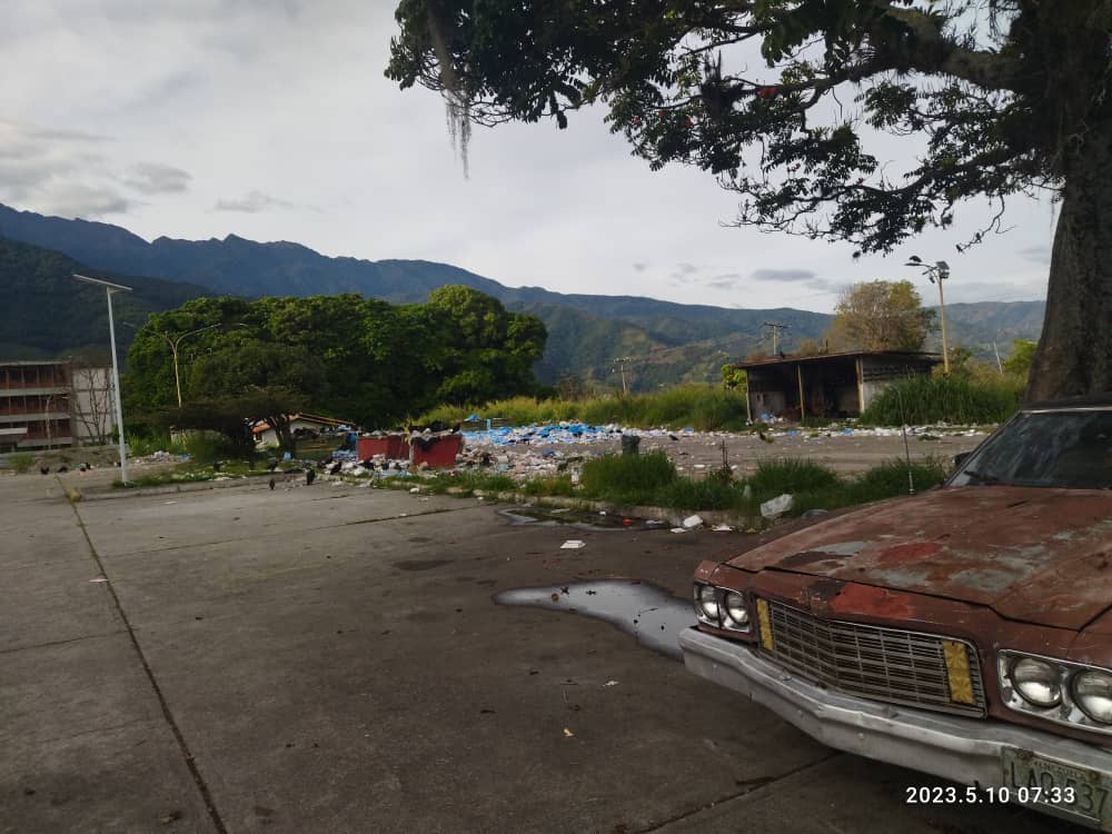 Hospital Universitario de Mérida a punto de convertirse en el vertedero de basura de la ciudad