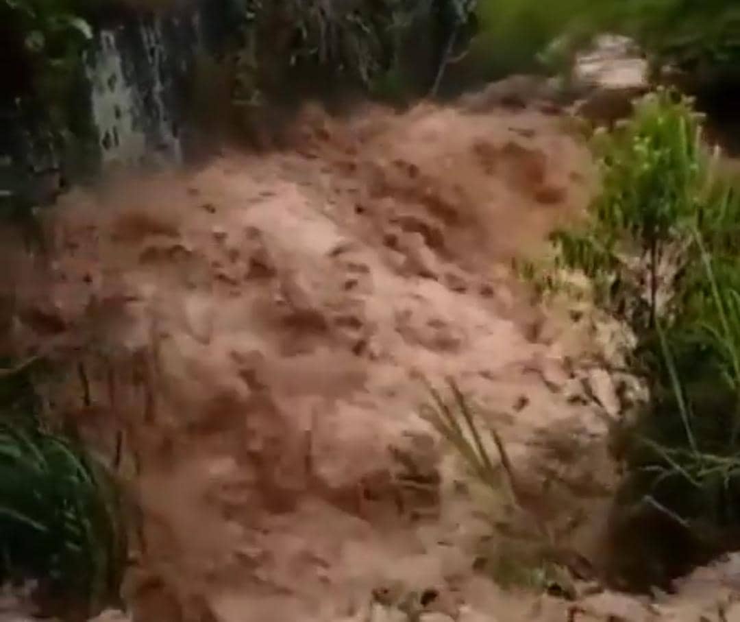 Impresionantes imágenes de la crecida río Mucujún en Mérida que tiene a sus habitantes con los pelos de punta