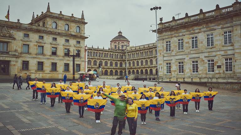 Crean 32 nuevas versiones del escudo nacional de Colombia por el día mundial de las aves