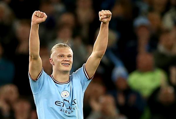 Manchester (Reino Unido), 05/03/2023.- Erling Haaland del Manchester City celebra tras marcar el segundo gol de su equipo durante el partido de la Premier League inglesa entre el Manchester City y el West Ham United en Manchester, Reino Unido, el 03 de mayo de 2023. ( Reino Unido) EFE/EPA/ADAM VAUGHAN SÓLO USO EDITORIAL. No se utiliza con audio, video, datos, listas de dispositivos, logotipos de clubes/ligas o servicios 'en vivo' no autorizados. Uso en línea durante el partido limitado a 120 imágenes, sin emulación de video. No se utiliza en apuestas, juegos o publicaciones de un solo club/liga/jugador.