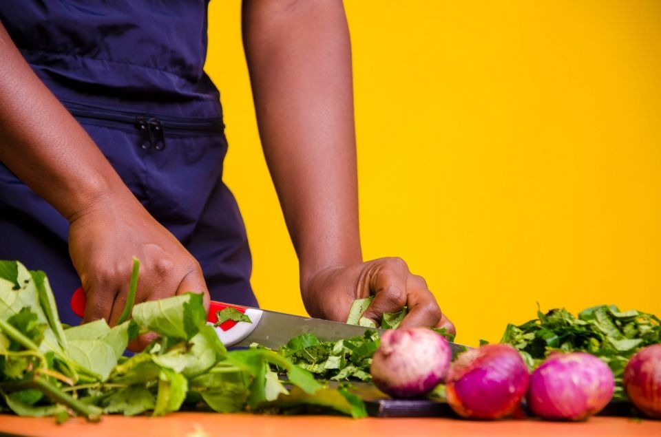 Una chef cocina durante 100 horas seguidas para romper un récord mundial