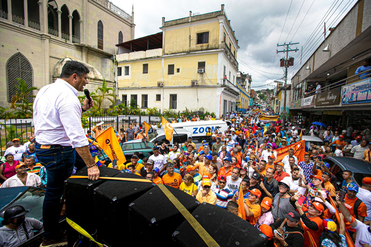 Freddy Superlano desborda las calles de Valera (FOTOS)