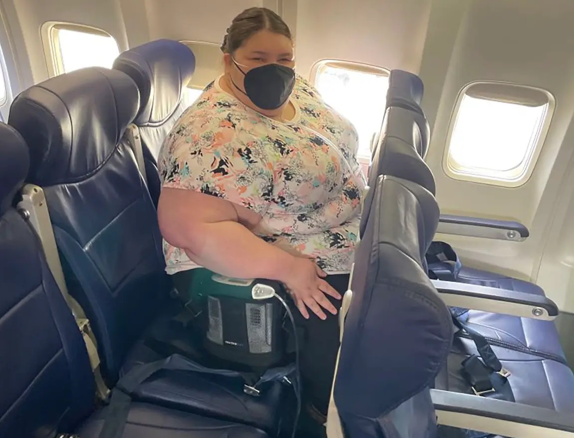 Gordita “influencer” armó zaperoco porque aerolínea le obligó a comprar pasaje doble porque no cabía en un solo puesto