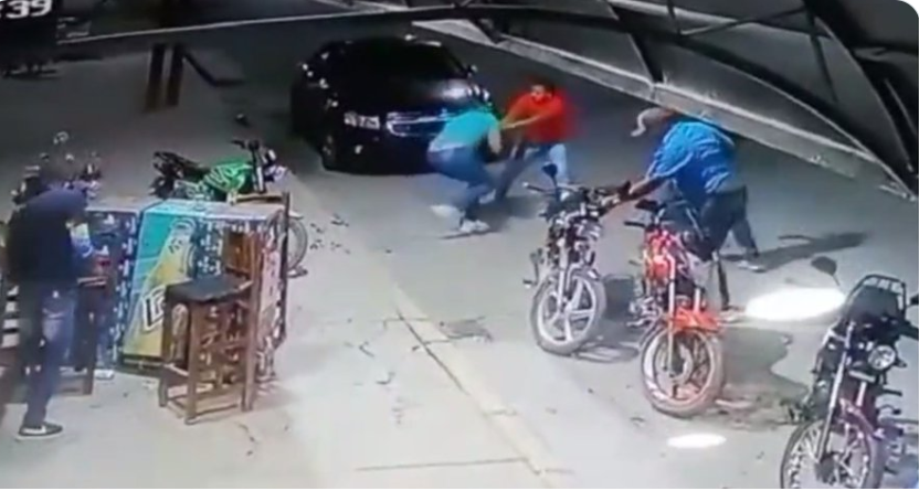 Discusión entre dos hombres frente en un bodegón en Aragua terminó en tragedia (Video sensible)