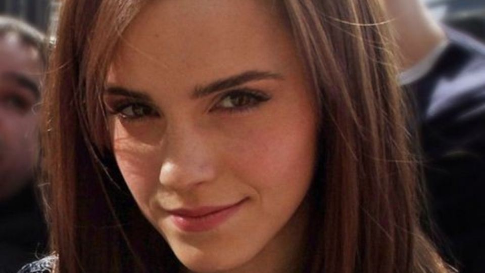 El top Prada y la minifalda con la que Emma Watson te hechizará (FOTO)