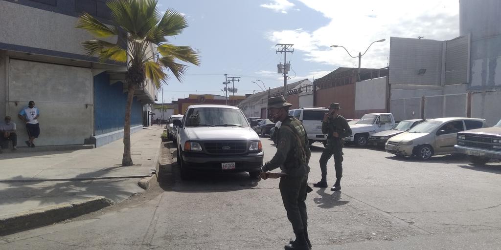 Las colas por gasolina en Sucre, un dolor de cabeza que parece nunca acabar