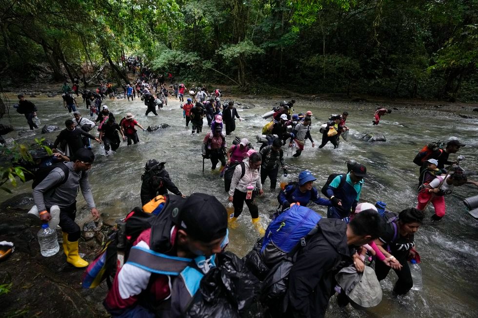 Venezolana quedó varada en la selva del Darién con sus dos hijos tras sufrir terrible fractura (VIDEO)