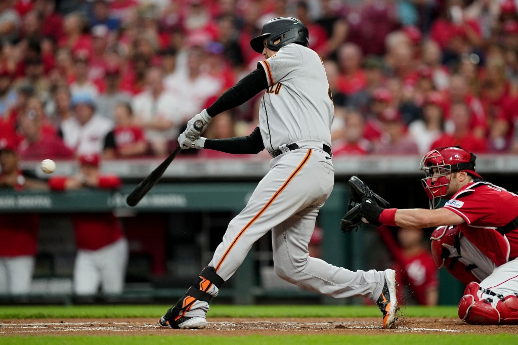 Venezolano Wilmer Flores descargó su poder contra los Rojos (Videos)