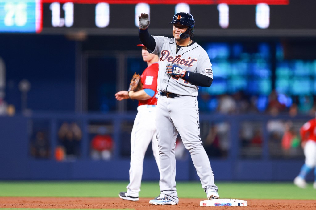 Tras una gran ovación, Miguel Cabrera conectó su hit 3.135 y su doblete 618 frente a los Marlins de Miami (VIDEO)