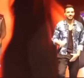 Le alborotaron “el paquete” a Luis Fonsi: intentó disimularlo, pero quedó captado EN VIDEO