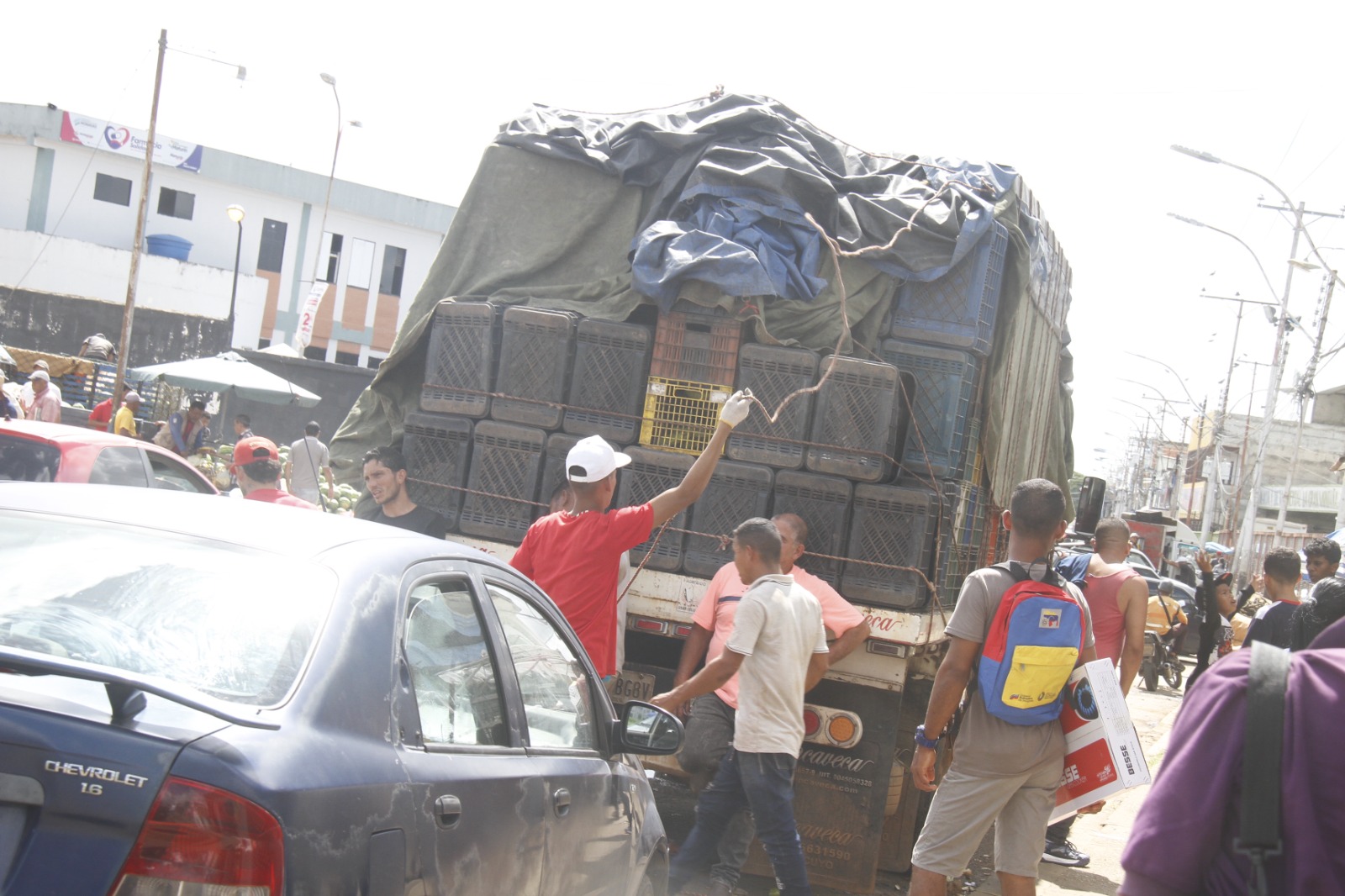 Escasez de gasoil tiene contra la pared a transportistas de hortalizas venezolanos