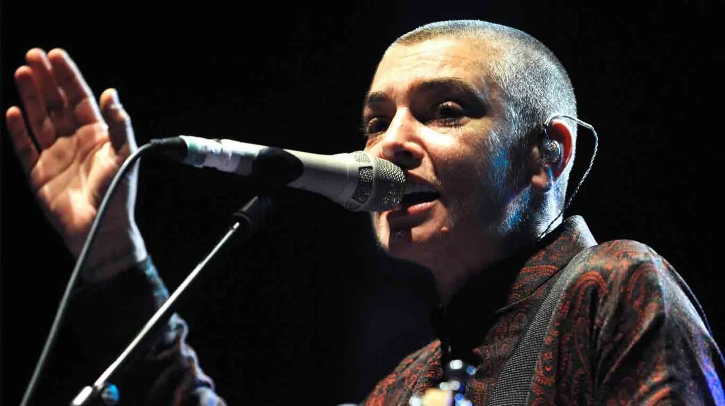 El día en el que Sinead O’Connor rompió una foto del papa Juan Pablo II (VIDEO)