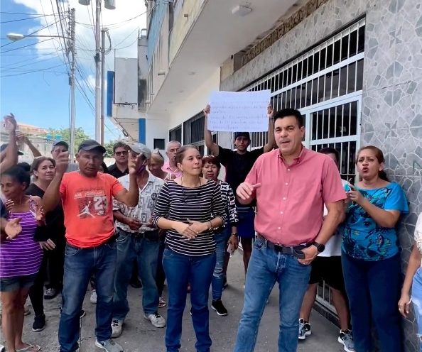 Vecinos de La Cooperativa en Maracay no ven luz desde hace un mes