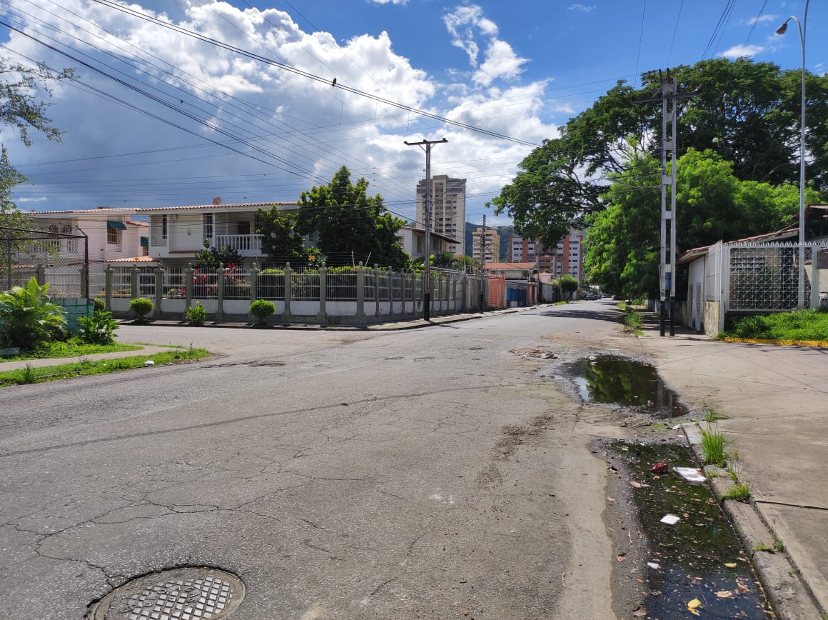 Bote de aguas pone en riesgo sanitario el Ambulatorio del Norte en Maracay