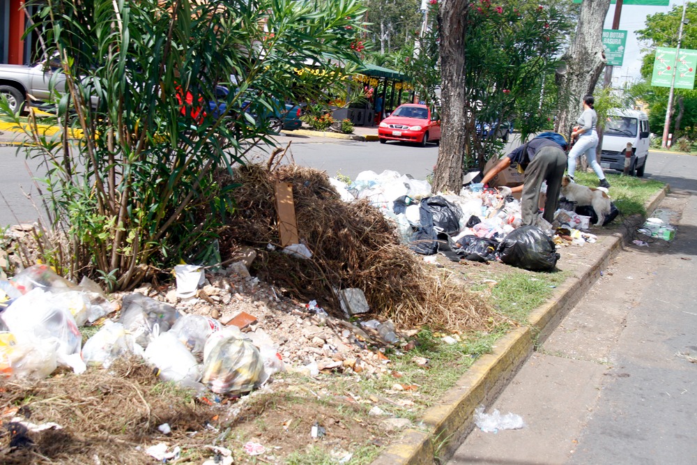 Comerciantes pagan un realero a la alcaldía de Maturín por aseo y las calles desbordadas de basura