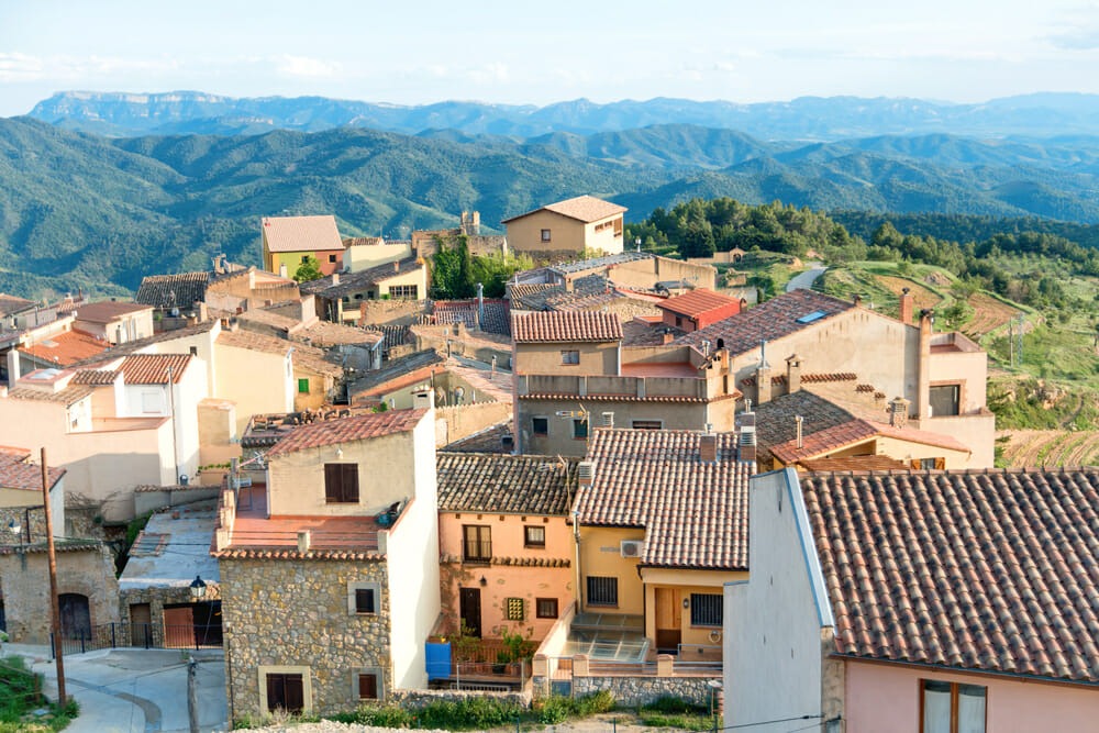 España busca familias venezolanas para poblar pueblos vacíos