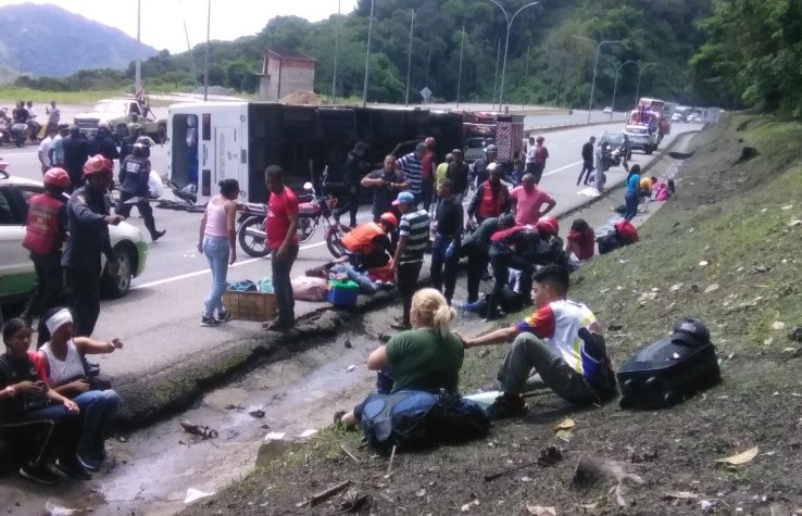 Terrible accidente en la Autopista Regional del Centro dejó varios heridos este #29Jul (VIDEO)