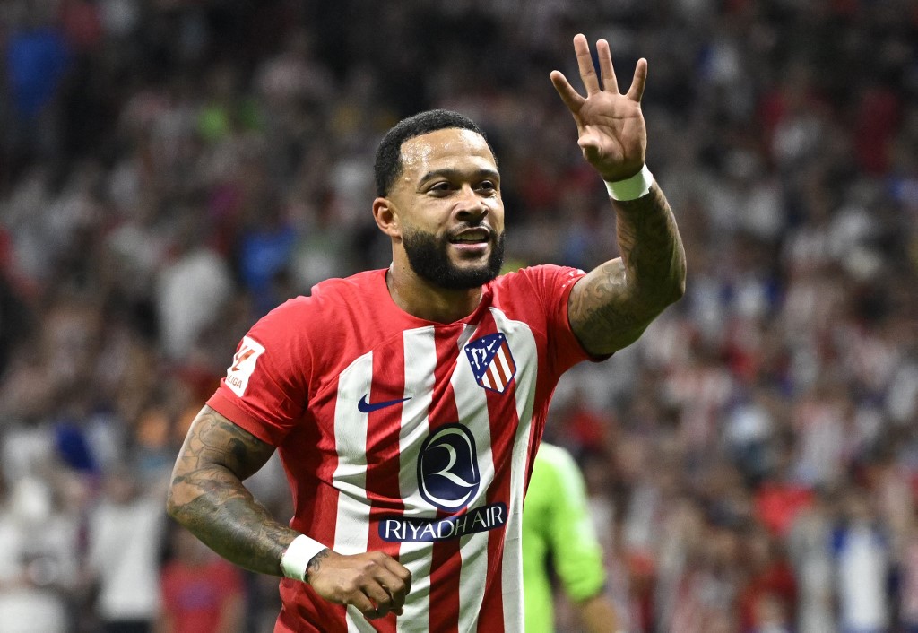 Golazo de Memphis Depay puso en al Atlético en la cima del liderato