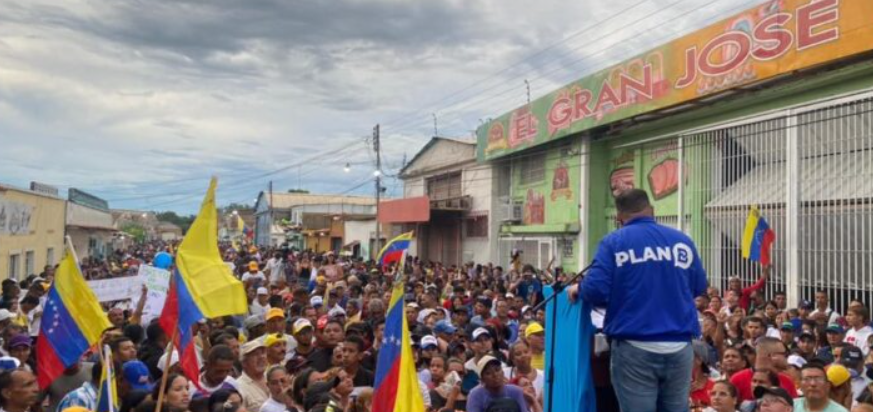 Alacrán José Brito formaliza lanzamiento de su candidatura presidencial para 2024